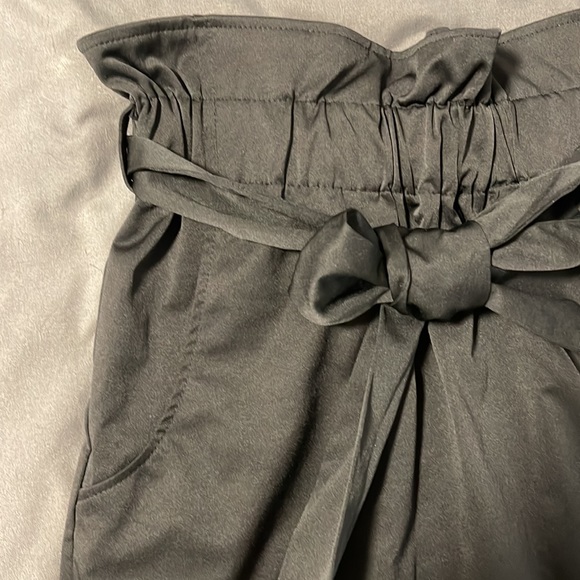H&M dress skirt with pockets & bow detail - Picture 2 of 3